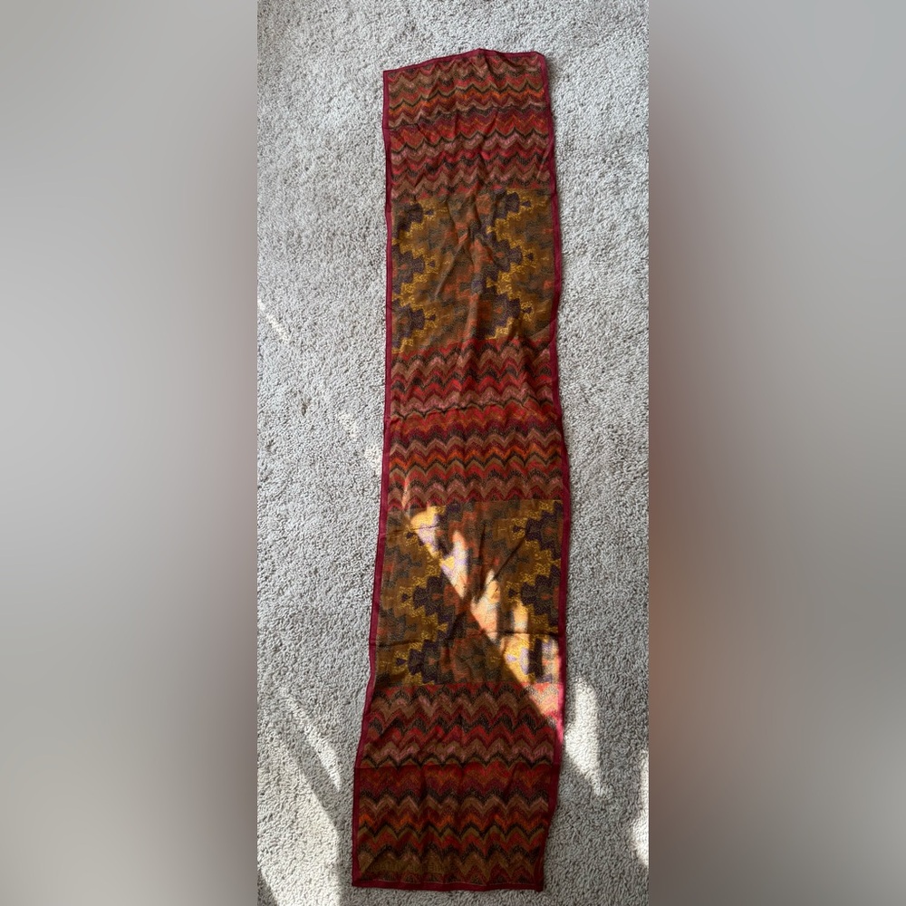 Vintage and Vibrant Zigzag Patterned Scarf